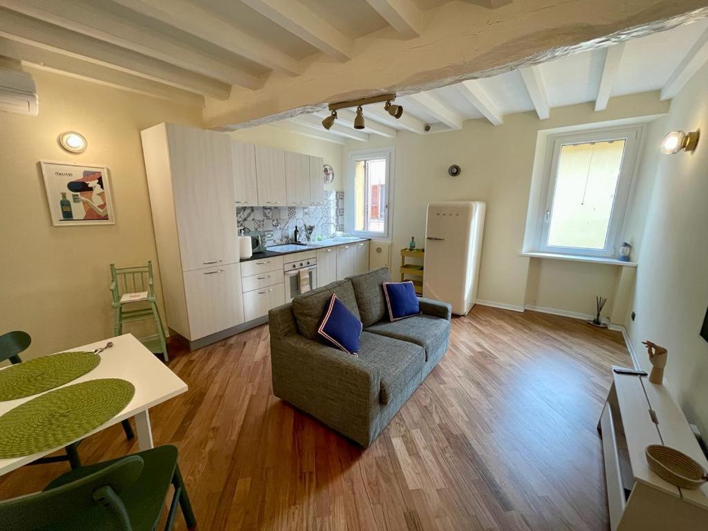 Buro Nel Borgo Apartment Parma Luaran gambar